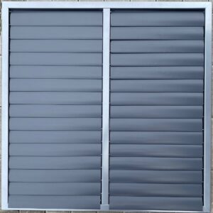 GS 800x800 Gravitačná mriežka rám kovový lamely plastové uchytenie lamiel kovovou tyčou