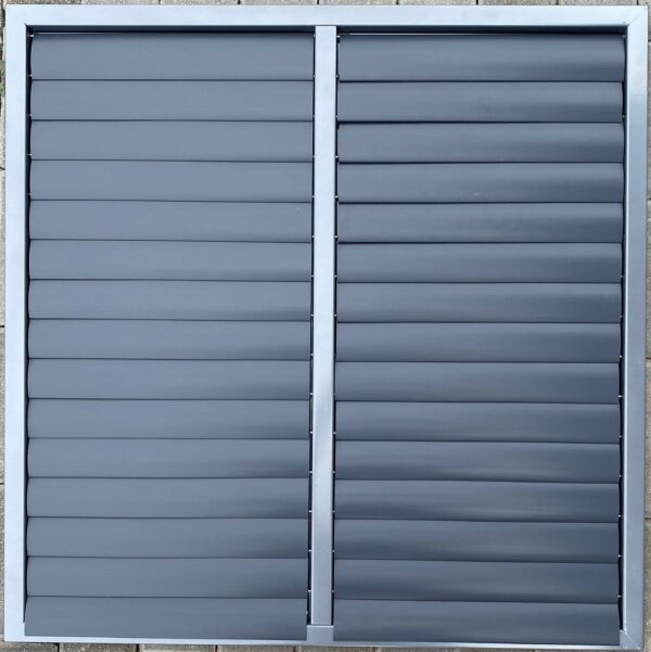 GS 800x800 Gravitačná mriežka rám kovový lamely plastové uchytenie lamiel kovovou tyčou